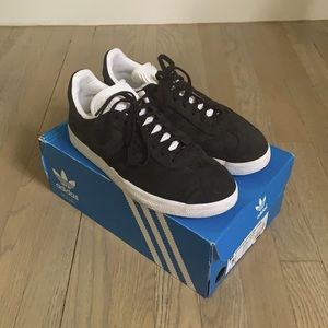ADIDAS - MENS 8.5 - GAZELLE STITCH AND TURN SHOES